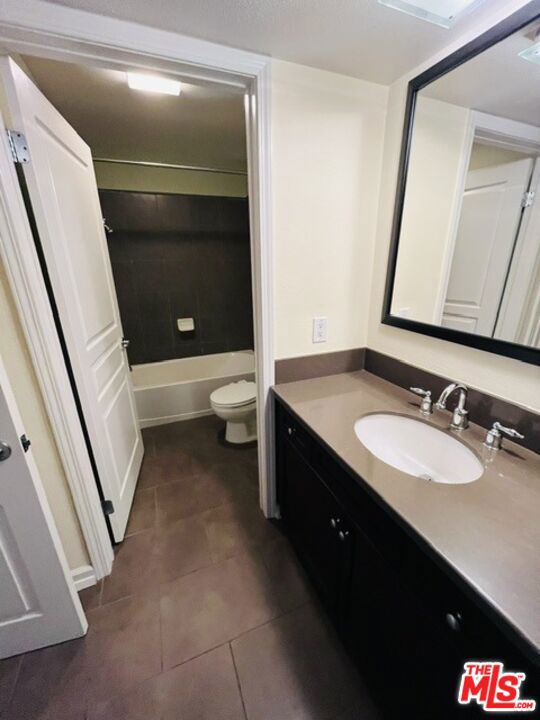 7320 Hawthorn Avenue 308 Property Photo 13