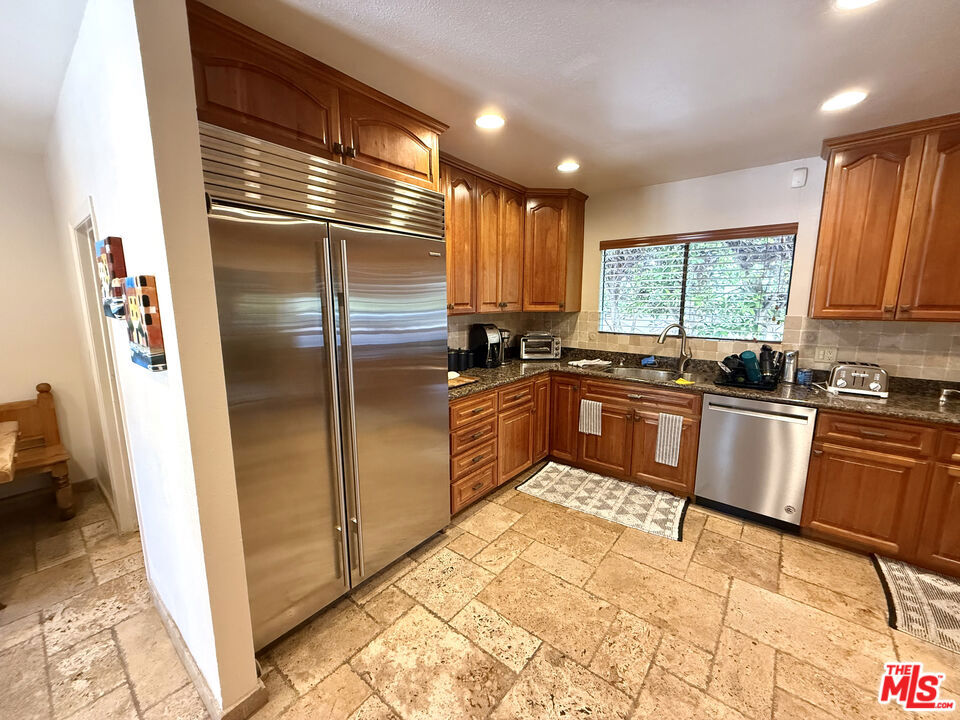 524 N Bedford Drive Property Photo 6