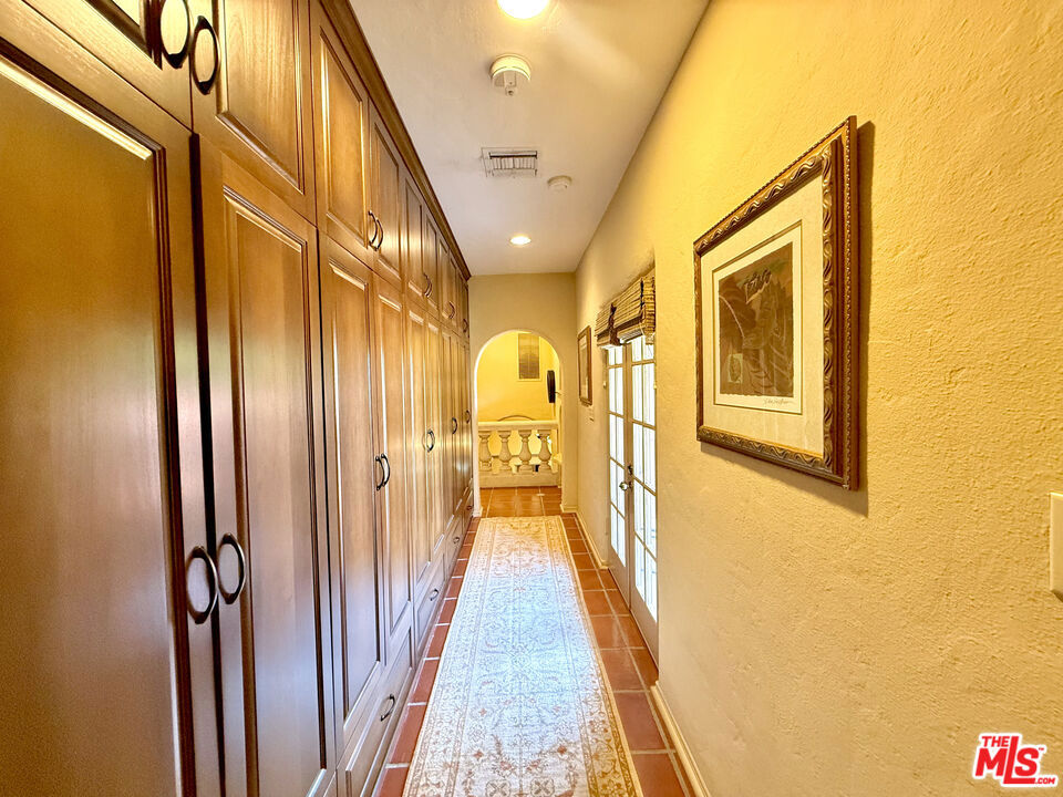 524 N Bedford Drive Property Photo 8