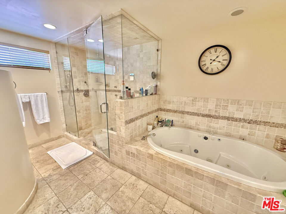 524 N Bedford Drive Property Photo 9