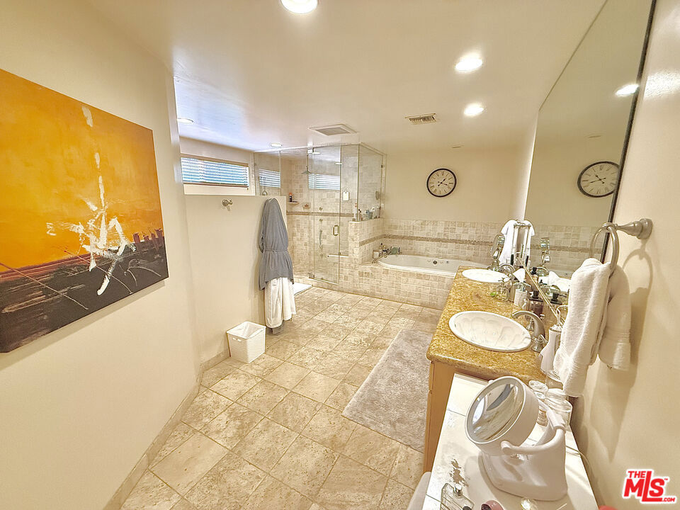 524 N Bedford Drive Property Photo 10