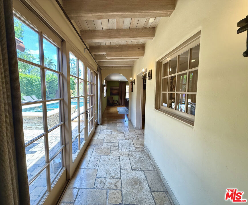 524 N Bedford Drive Property Photo 12