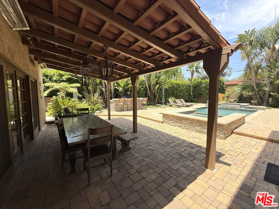 524 N Bedford Drive Property Photo 15