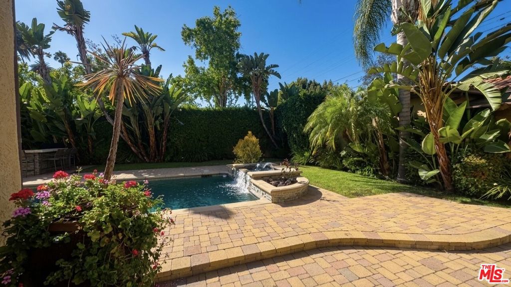 524 N Bedford Drive Property Photo 20