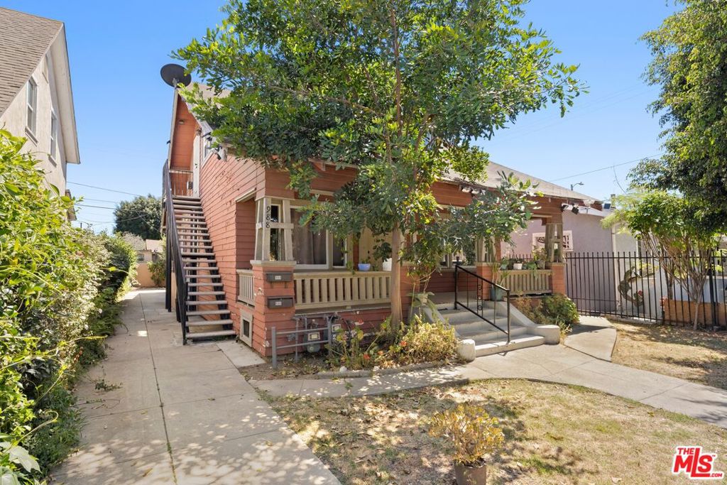 986 E 51st Street Property Photo 2