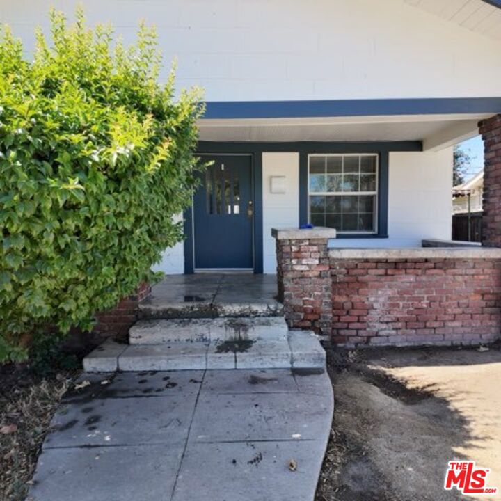 2416 Chester Lane Property Photo 2
