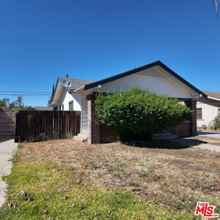 2416 Chester Lane Property Photo 3