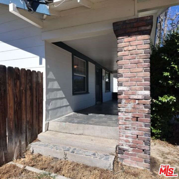 2416 Chester Lane Property Photo 4