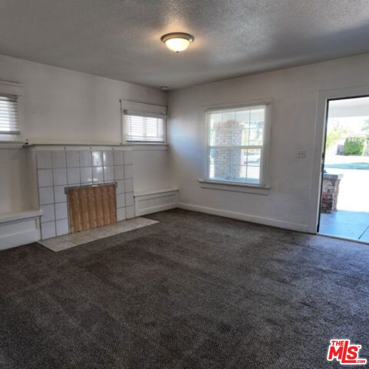 2416 Chester Lane Property Photo 8