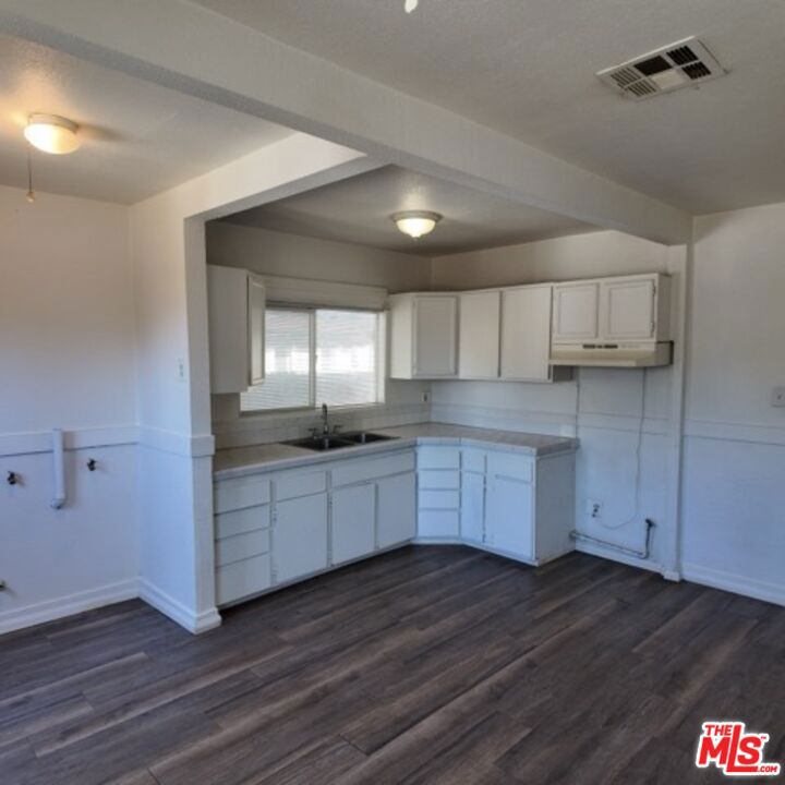 2416 Chester Lane Property Photo 9