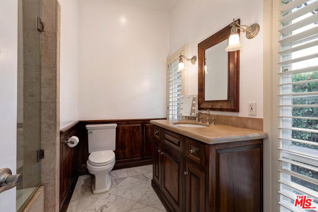 2806 Nichols Canyon Road Property Photo 18