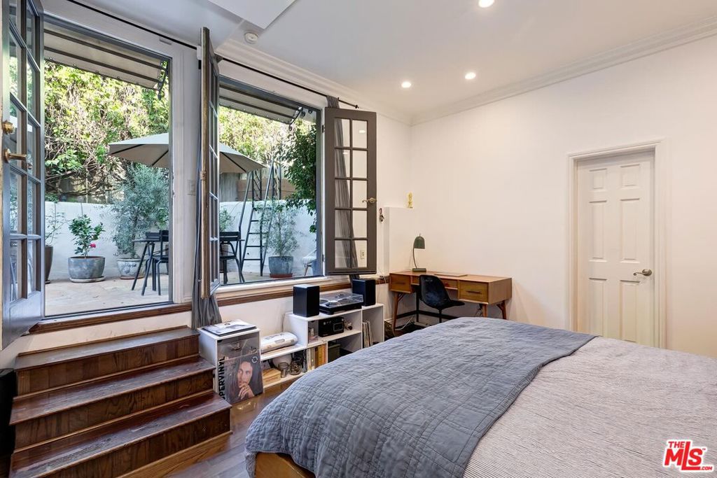 2806 Nichols Canyon Road Property Photo 19
