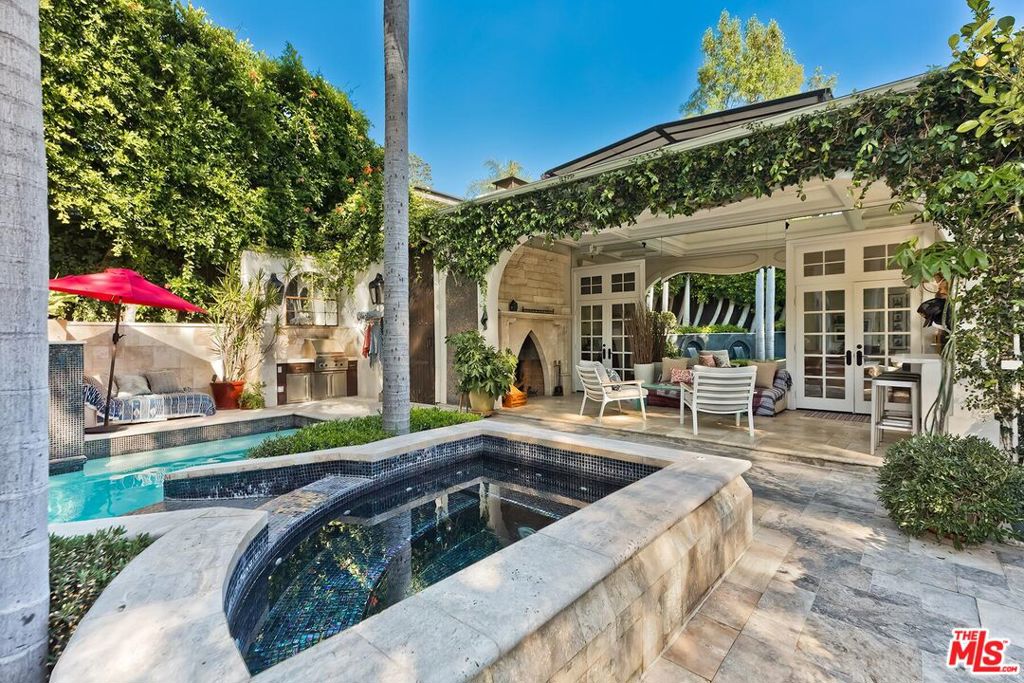 2806 Nichols Canyon Road Property Photo 30