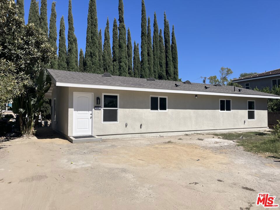 1840 Deodora Street Property Photo 1