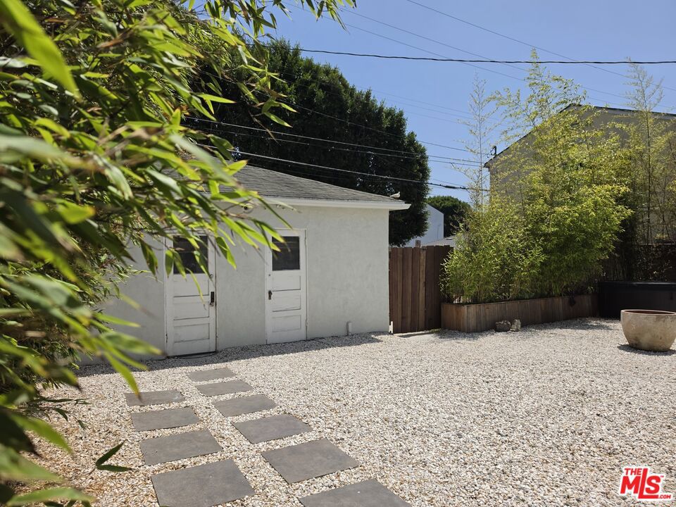 2310 Oak Street Property Photo 3