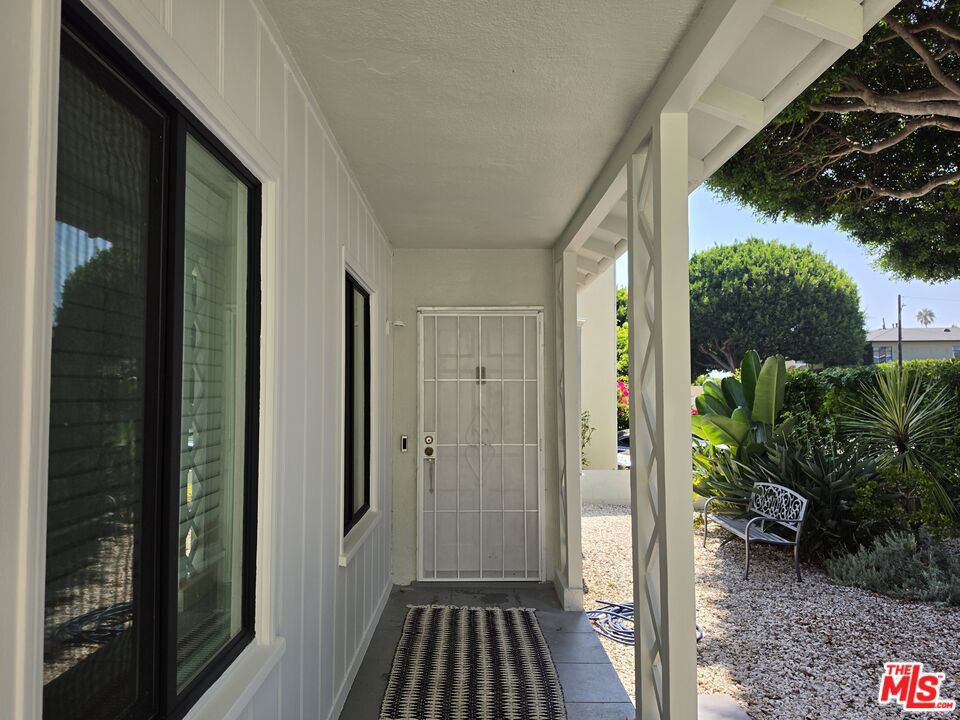 2310 Oak Street Property Photo 6