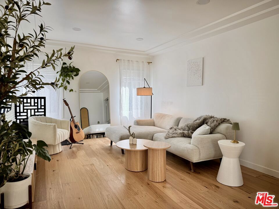 2310 Oak Street Property Photo 8