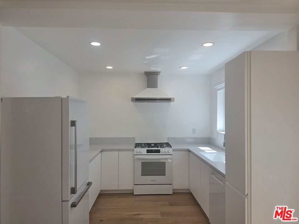 2310 Oak Street Property Photo 9