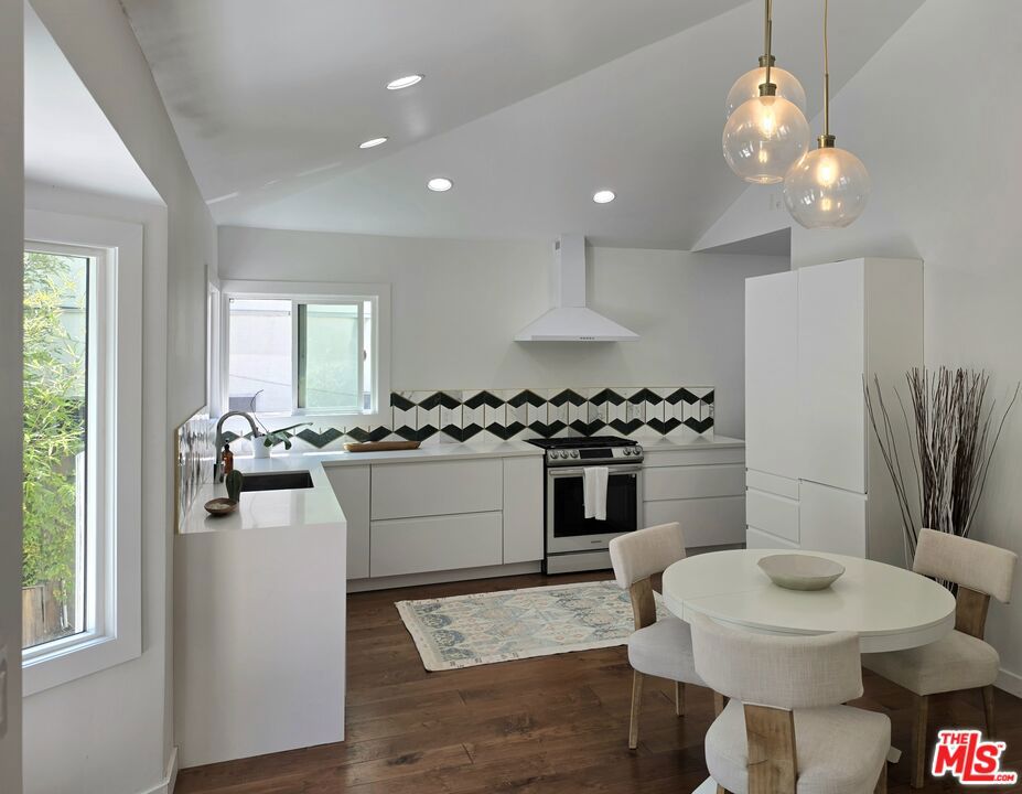 2310 Oak Street Property Photo 15