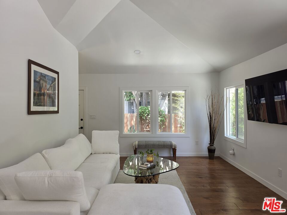 2310 Oak Street Property Photo 17