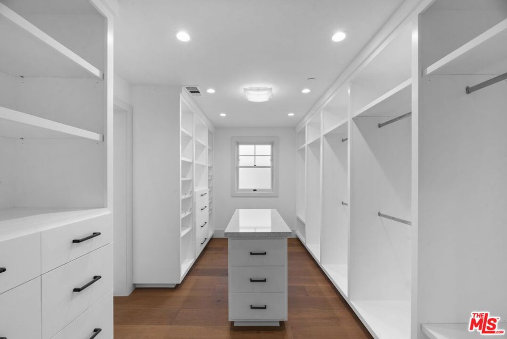 566 Ida Street Property Photo 13
