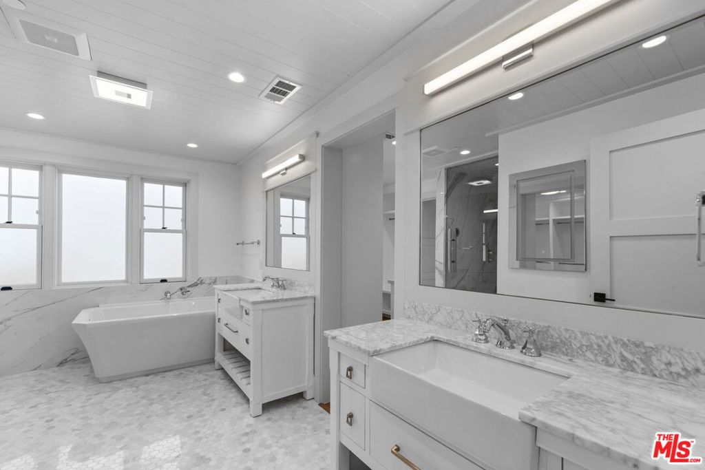 566 Ida Street Property Photo 14