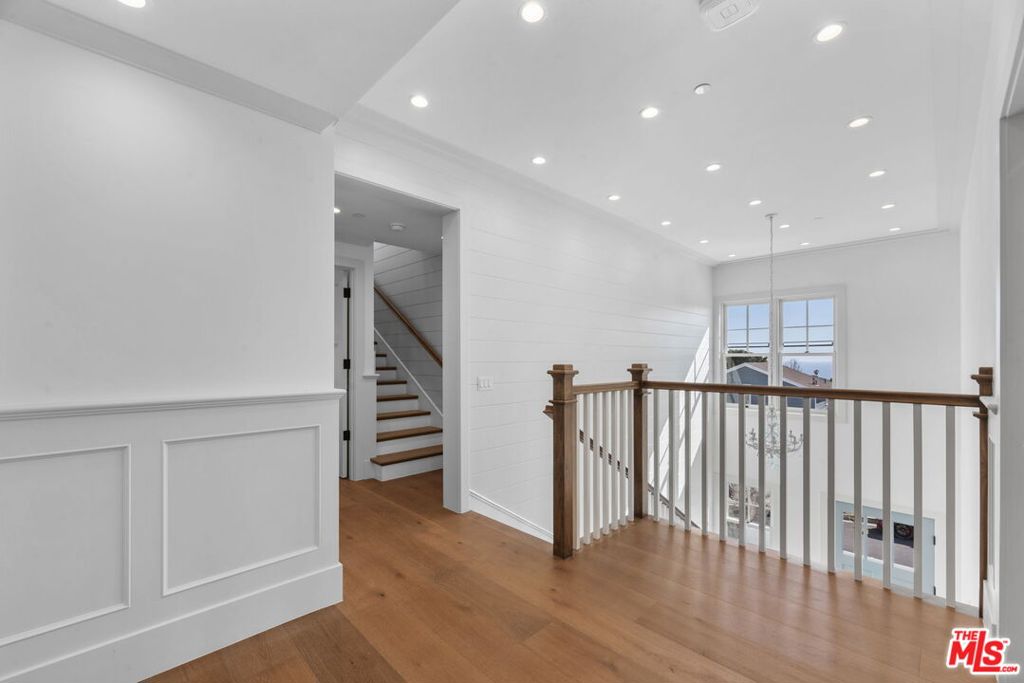 566 Ida Street Property Photo 18