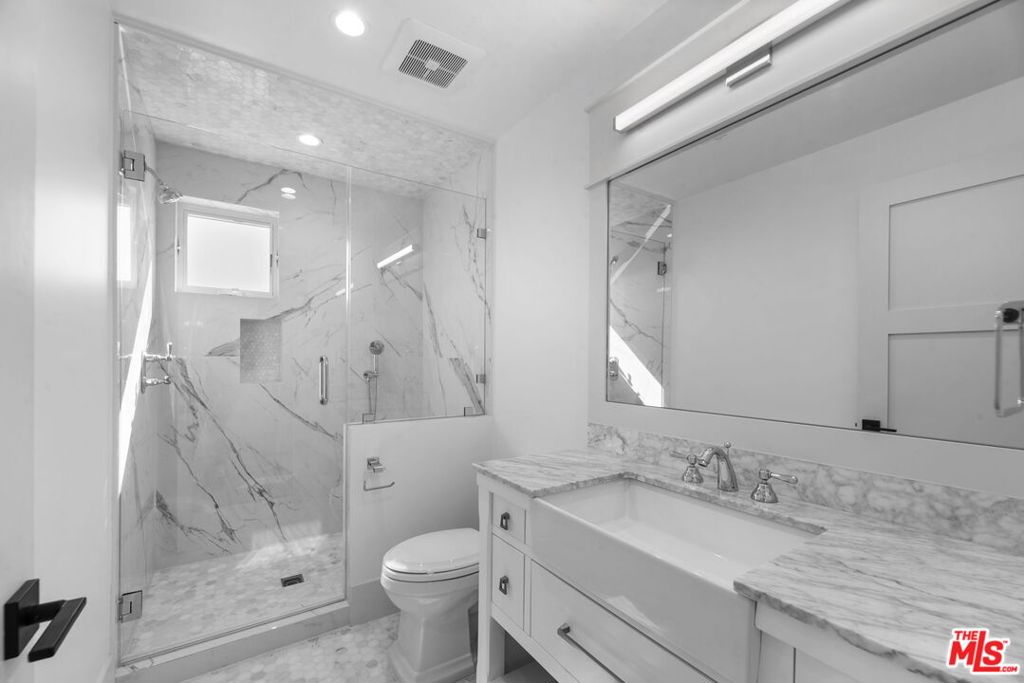 566 Ida Street Property Photo 19