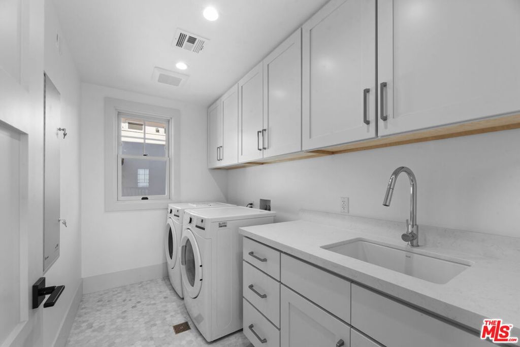566 Ida Street Property Photo 23