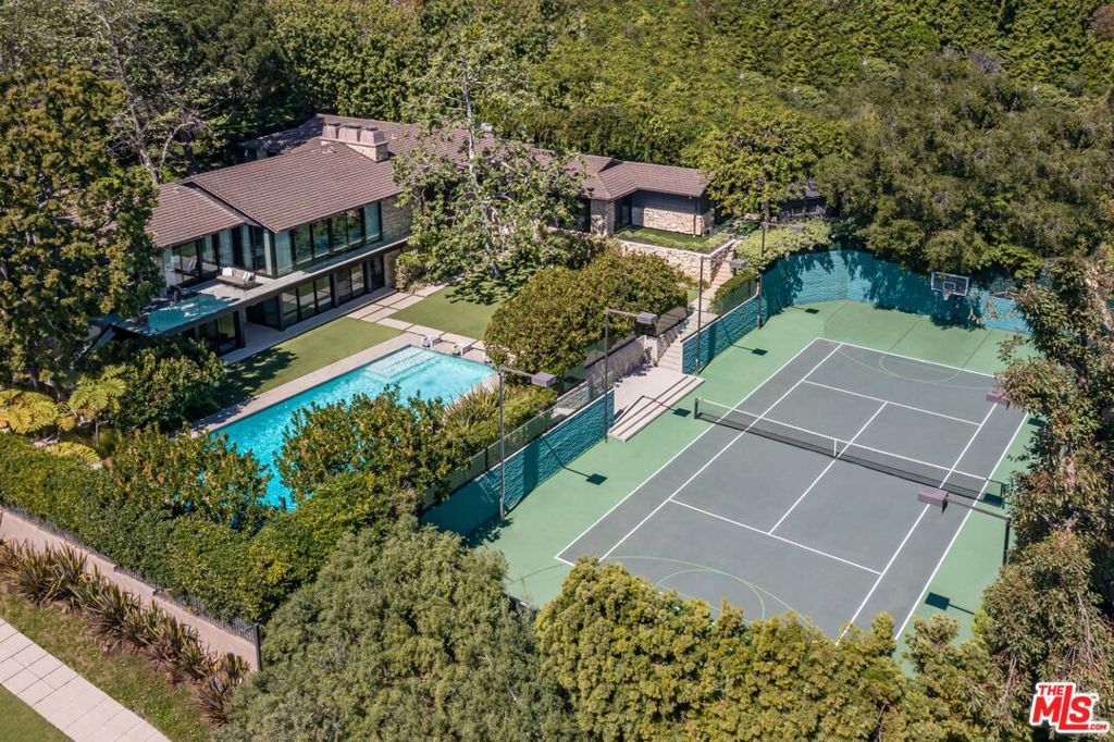 400 Toyopa Drive Property Photo 1