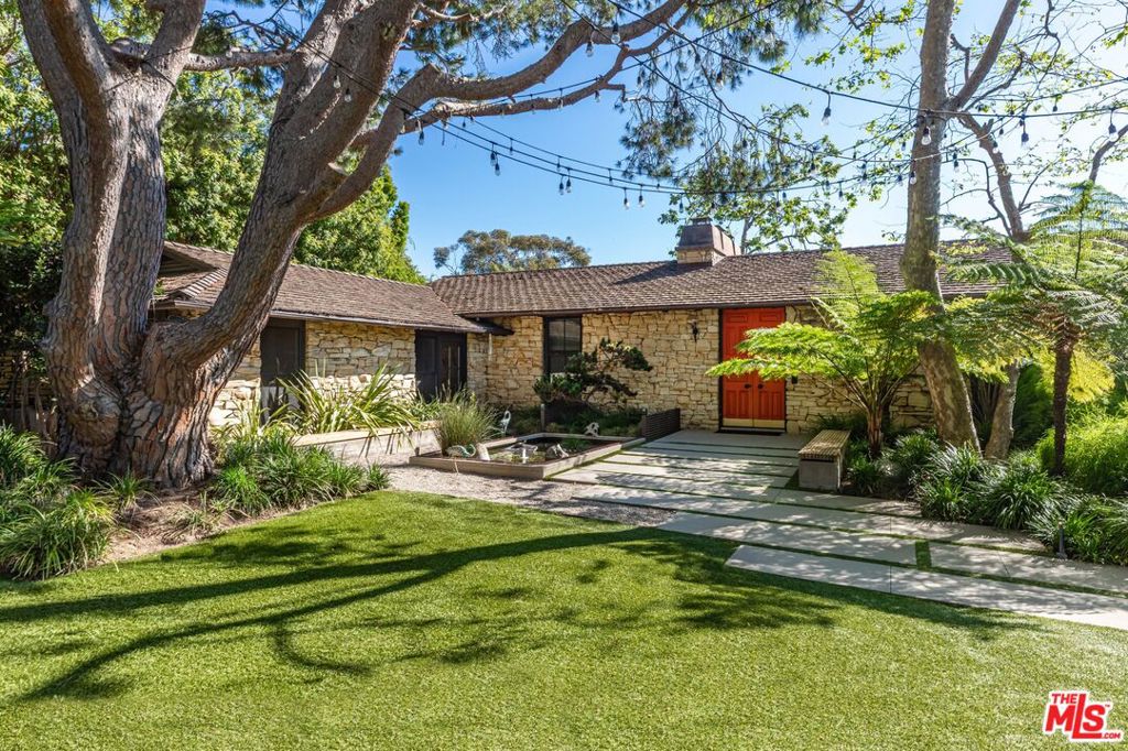 400 Toyopa Drive Property Photo 2