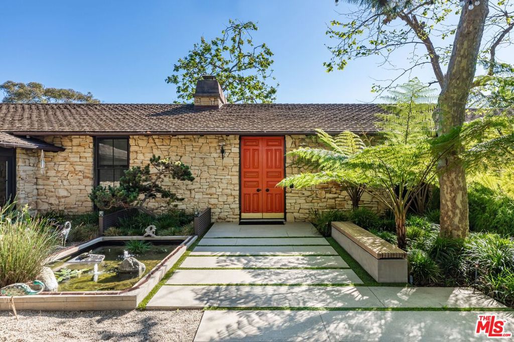 400 Toyopa Drive Property Photo 3