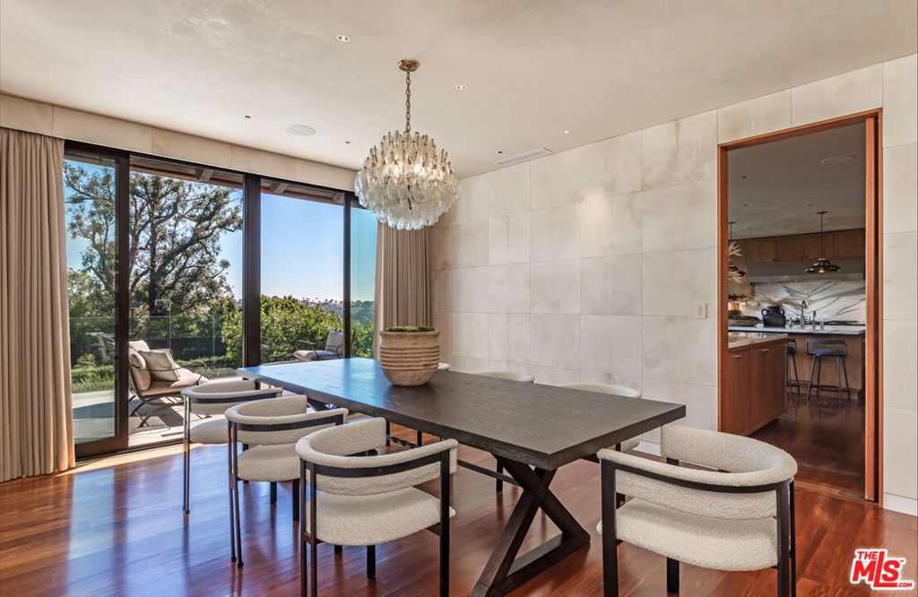 400 Toyopa Drive Property Photo 8
