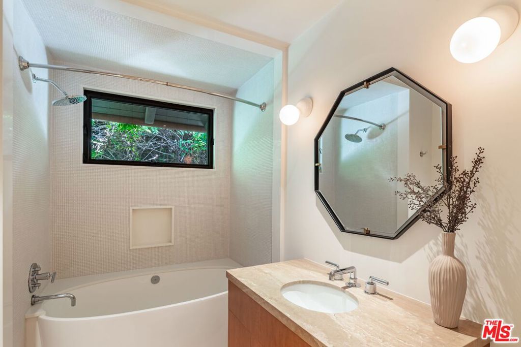 400 Toyopa Drive Property Photo 18