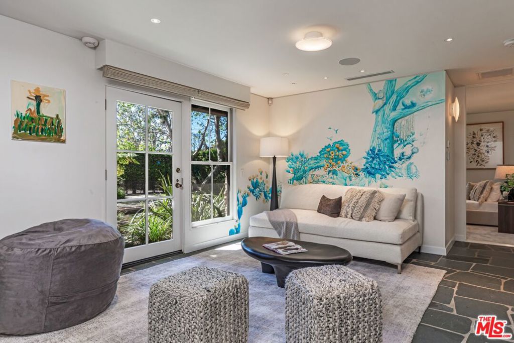400 Toyopa Drive Property Photo 19