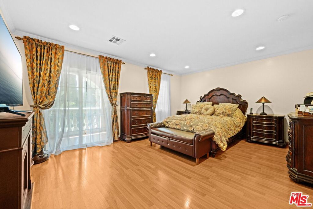 7601 Hollywood Boulevard Property Photo 2