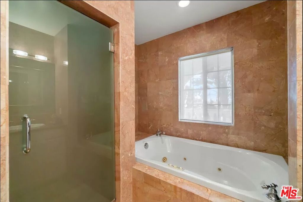 7601 Hollywood Boulevard Property Photo 8