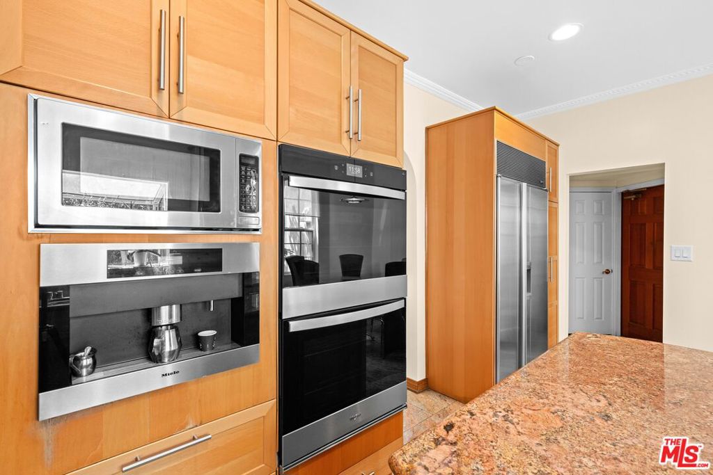 7601 Hollywood Boulevard Property Photo 15