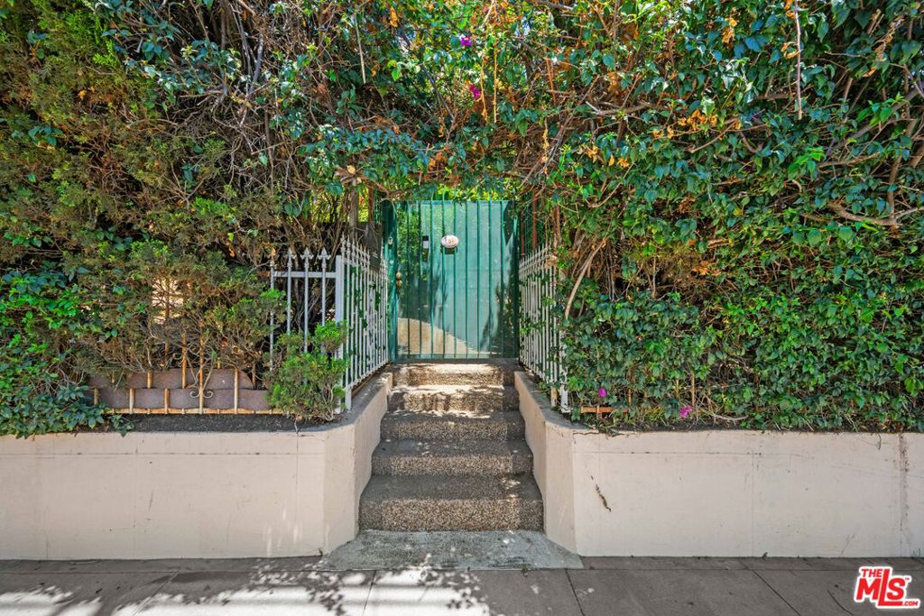 7601 Hollywood Boulevard Property Photo 32