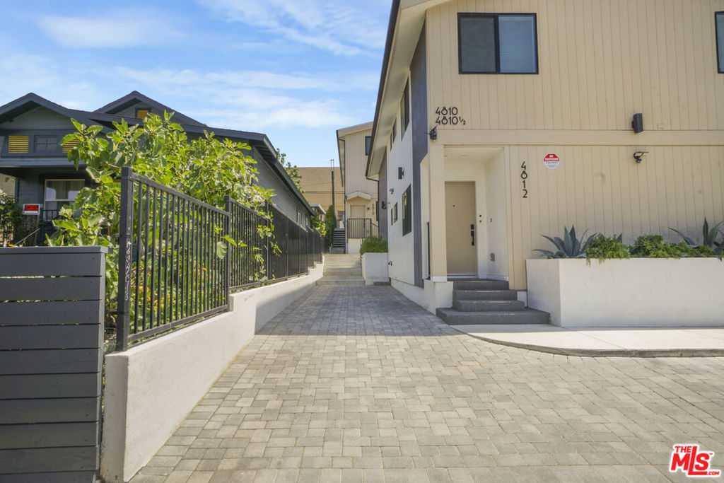 4810 Mascot Street Property Photo 3