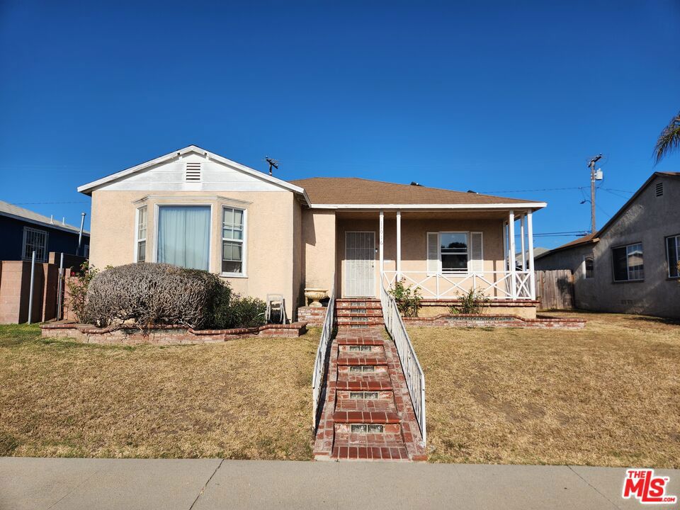 11016 S Manhattan Place Property Photo 1