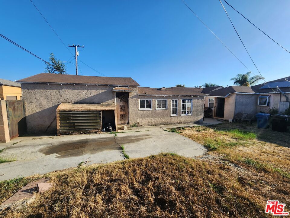 11016 S Manhattan Place Property Photo 4
