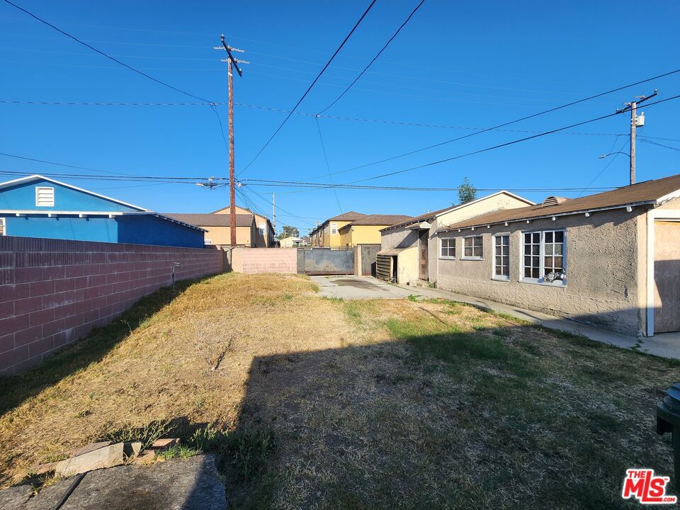 11016 S Manhattan Place Property Photo 6