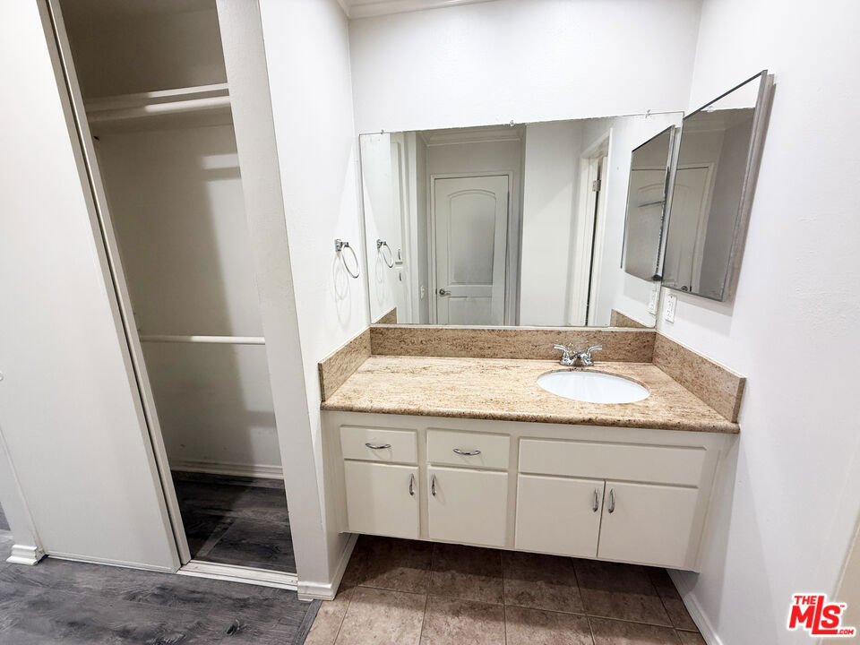 5460 White Oak Avenue D205 Property Photo 4