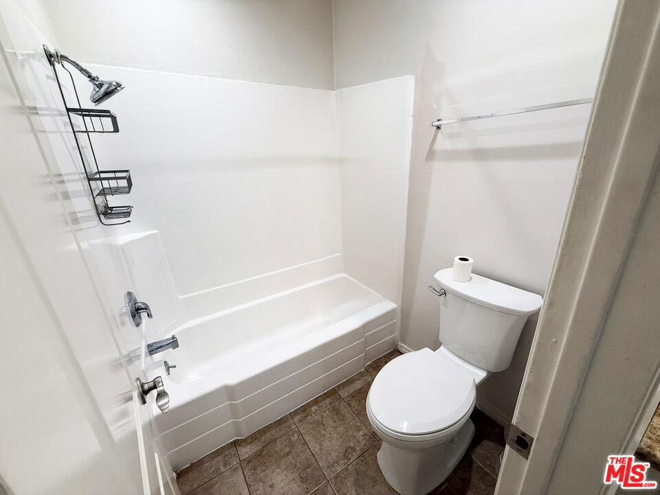 5460 White Oak Avenue D205 Property Photo 10