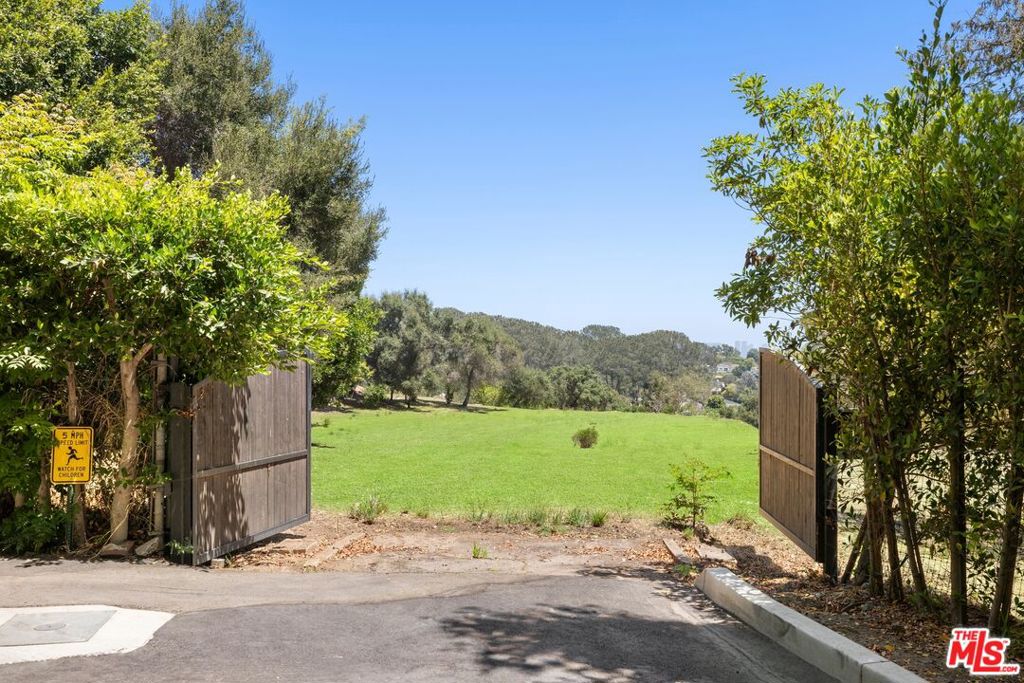 12 Oakmont Drive Property Photo 5