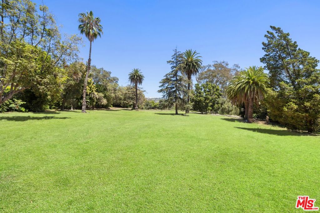 12 Oakmont Drive Property Photo 6