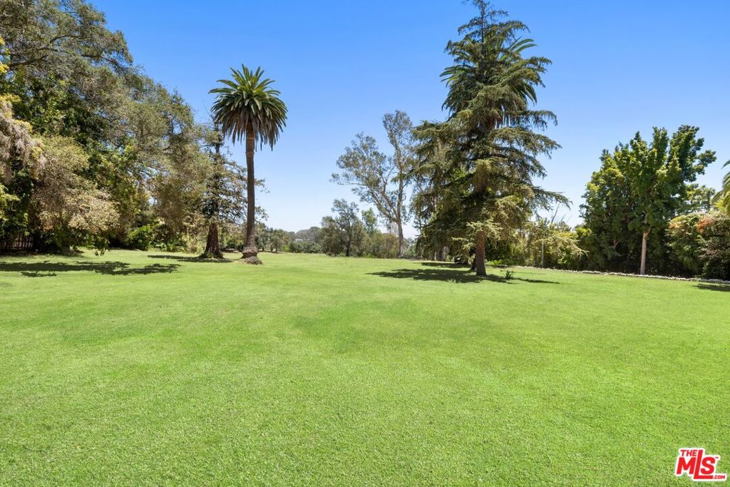 12 Oakmont Drive Property Photo 7