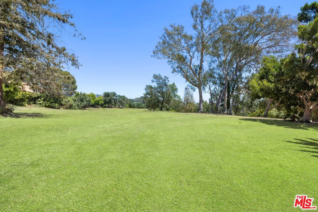 12 Oakmont Drive Property Photo 8