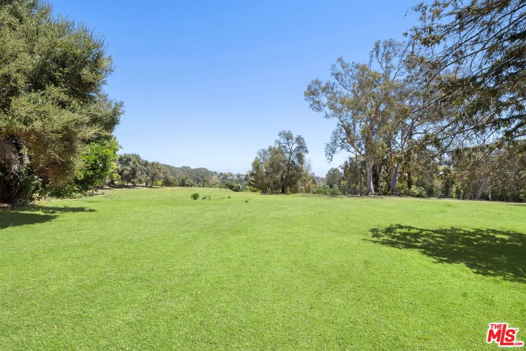 12 Oakmont Drive Property Photo 9